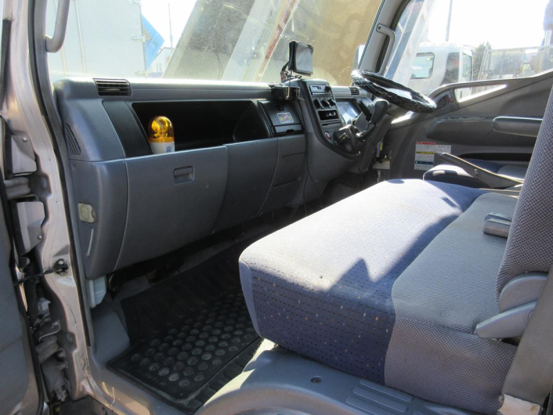 4段クレーン 差し違い ラジコン付 2.9t吊|中古トラックの販売・買取・査定のアイナビ