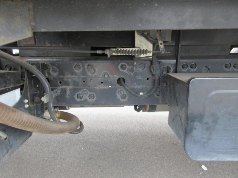 4段ラジコン付 2.6t吊り 木床 高床|中古トラックの販売・買取・査定のアイナビ