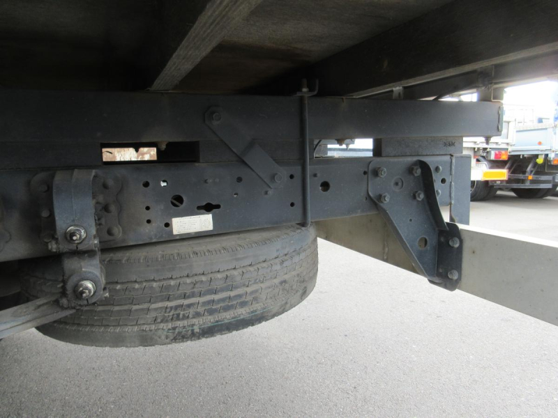 4段ラジコン付 2.6t吊り 木床 高床|中古トラックの販売・買取・査定のアイナビ