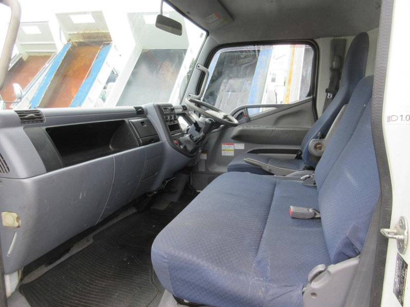 4段ラジコン付 2.6t吊り 木床 高床|中古トラックの販売・買取・査定のアイナビ