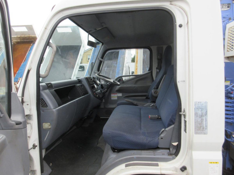 4段ラジコン付 2.6t吊り 木床 高床|中古トラックの販売・買取・査定のアイナビ