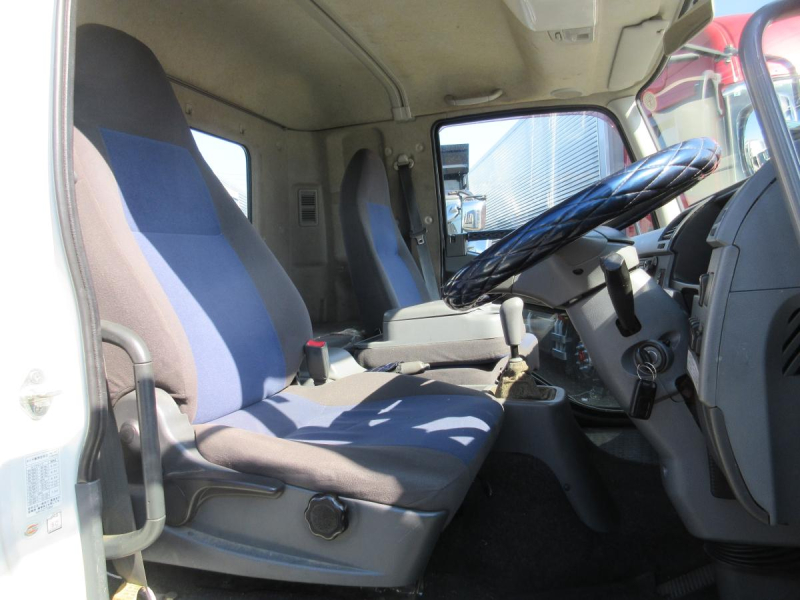 5段クレーンラジコン付 2.9t吊 差し違い 角足|中古トラックの販売・買取・査定のアイナビ