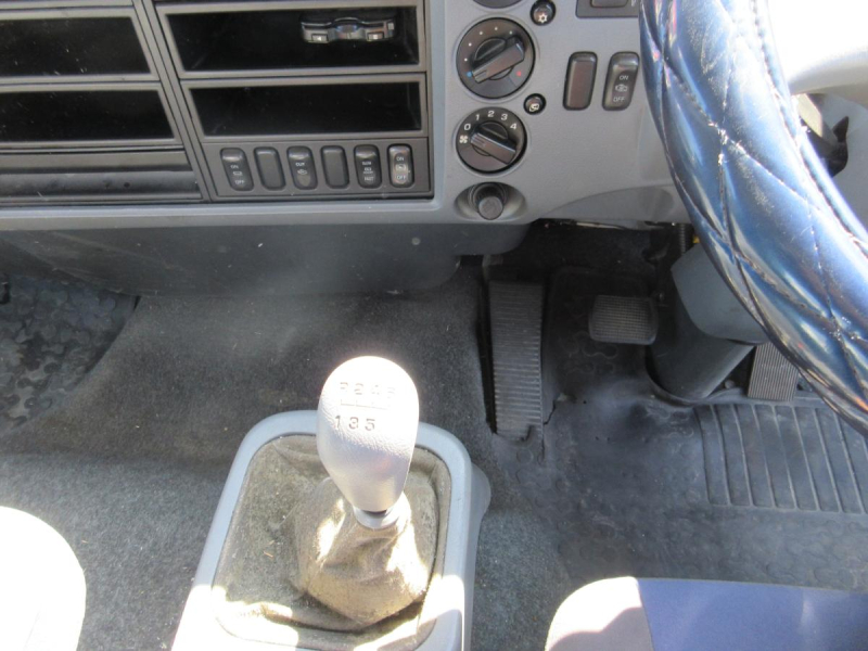 5段クレーンラジコン付 2.9t吊 差し違い 角足|中古トラックの販売・買取・査定のアイナビ