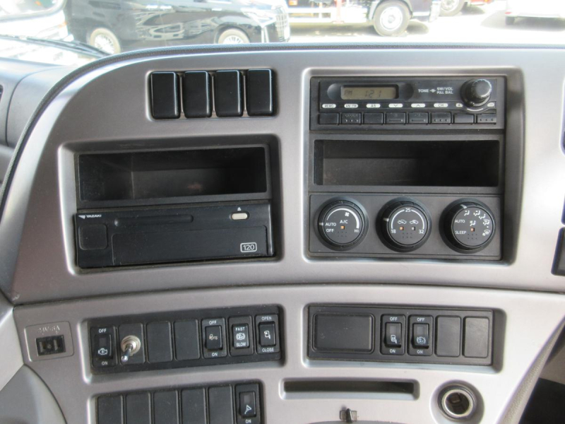 ツインホイスト 2デフ|中古トラックの販売・買取・査定のアイナビ