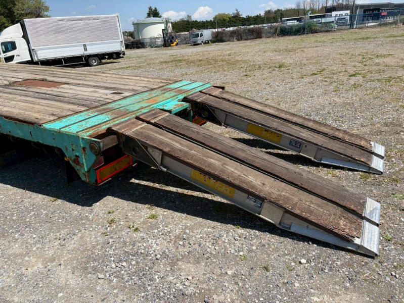 ハイジャッキセルフローダー4軸低床12.1トン積載自動あゆみ板|中古トラックの販売・買取・査定のアイナビ