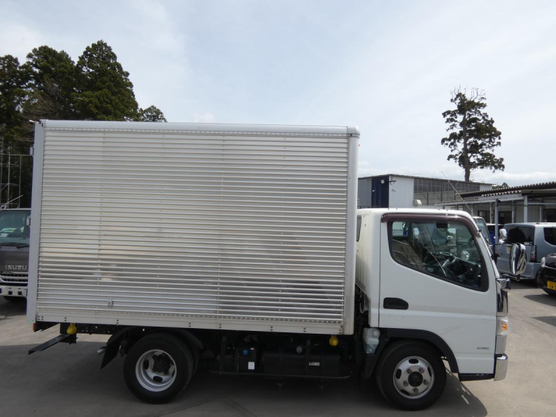 H28　2トン パネルバン|中古トラックの販売・買取・査定のアイナビ