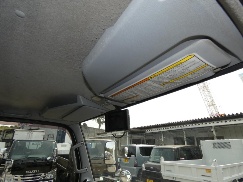 H28　2トン パネルバン|中古トラックの販売・買取・査定のアイナビ
