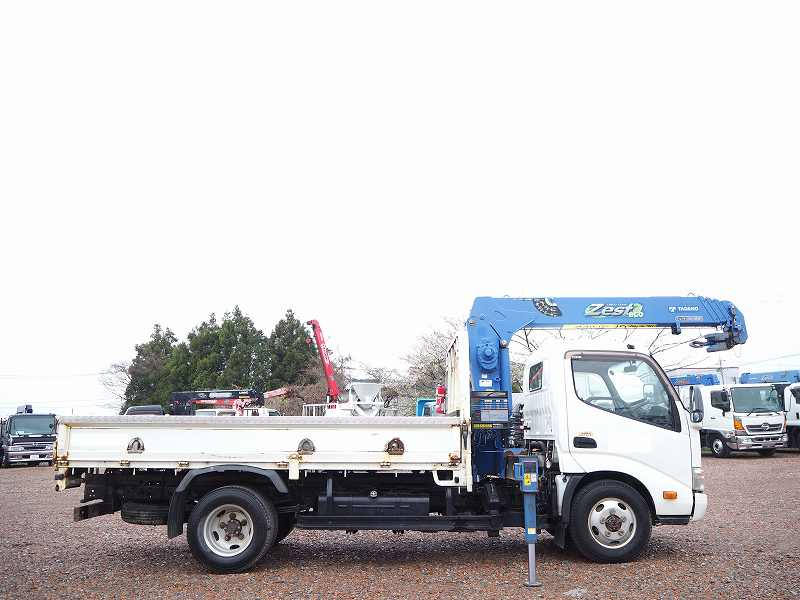 日野デュトロ4WD4段クレーンラジコン|中古トラックの販売・買取・査定のアイナビ