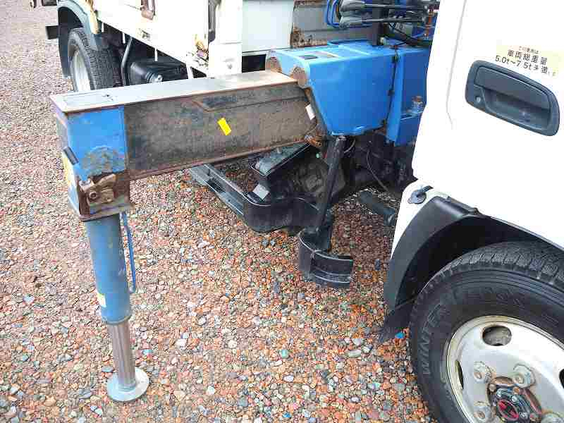 日野デュトロ4WD4段クレーンラジコン|中古トラックの販売・買取・査定のアイナビ