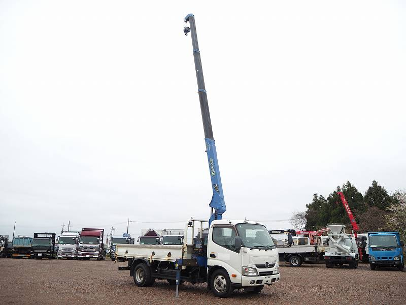 日野デュトロ4WD4段クレーンラジコン|中古トラックの販売・買取・査定のアイナビ