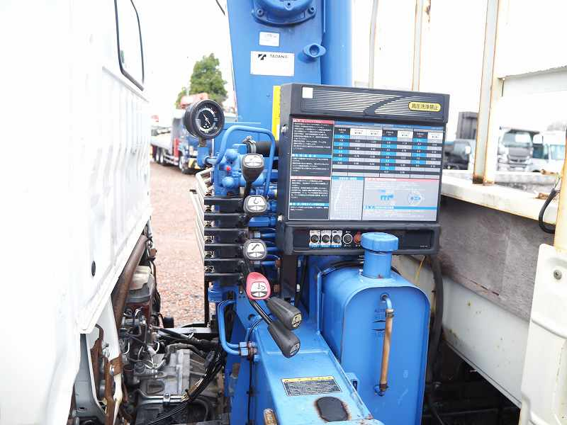 日野デュトロ4WD4段クレーンラジコン|中古トラックの販売・買取・査定のアイナビ