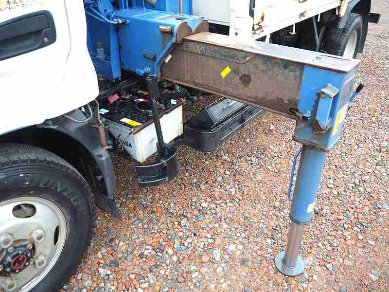 日野デュトロ4WD4段クレーンラジコン|中古トラックの販売・買取・査定のアイナビ