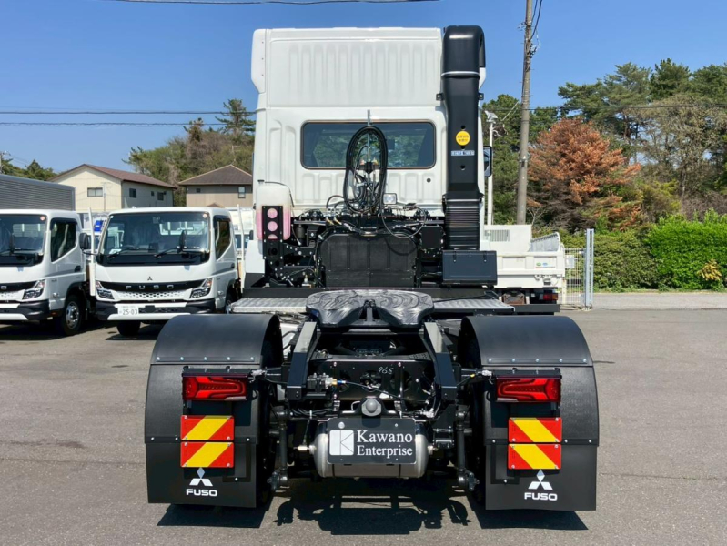 ☆未使用車 AT車 E尺 PTO スーパーハイルーフ ベッド付き|中古トラックの販売・買取・査定のアイナビ