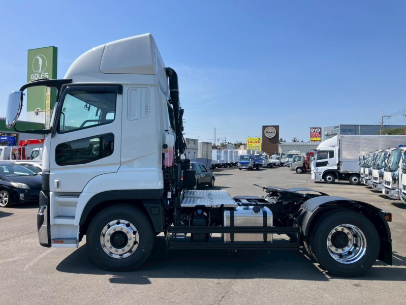 ☆未使用車 AT車 E尺 PTO スーパーハイルーフ ベッド付き|中古トラックの販売・買取・査定のアイナビ