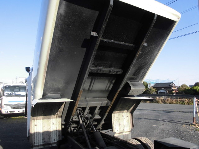 回転ダンプ式パッカー車ワイド3Tクラス塵芥車新明和清掃車|中古トラックの販売・買取・査定のアイナビ