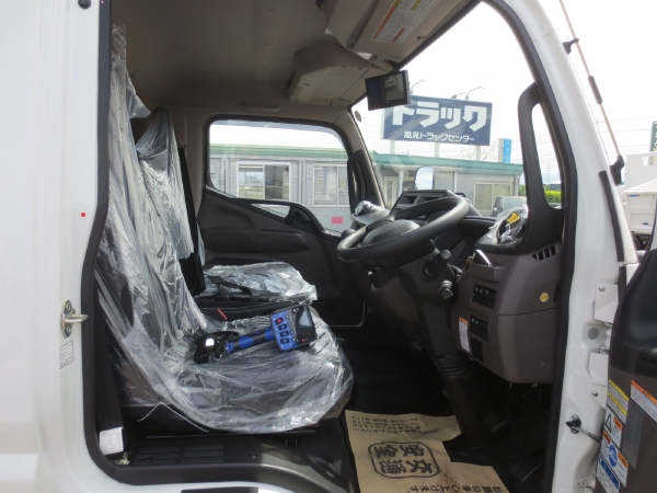 三菱キャンター4段ラジコンクレーン付|中古トラックの販売・買取・査定のアイナビ