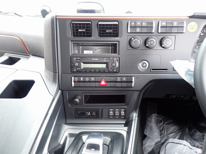 未使用車 トレクス 後輪エアサス 標準ルーフ 風防付 394PS|中古トラックの販売・買取・査定のアイナビ