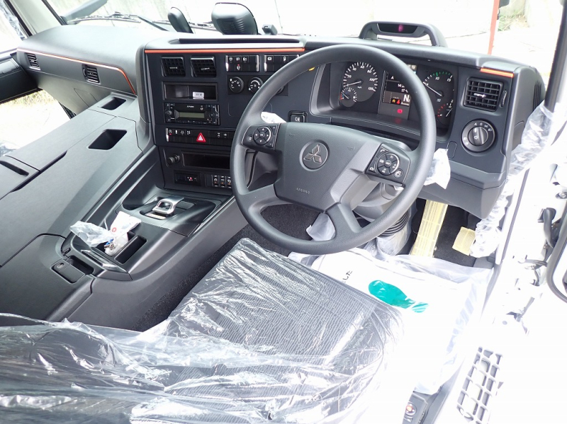 未使用車 トレクス 後輪エアサス 標準ルーフ 風防付 394PS|中古トラックの販売・買取・査定のアイナビ