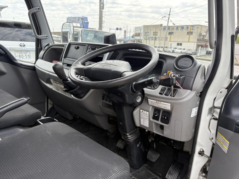 H30キャンター 2t平ボディ|中古トラックの販売・買取・査定のアイナビ