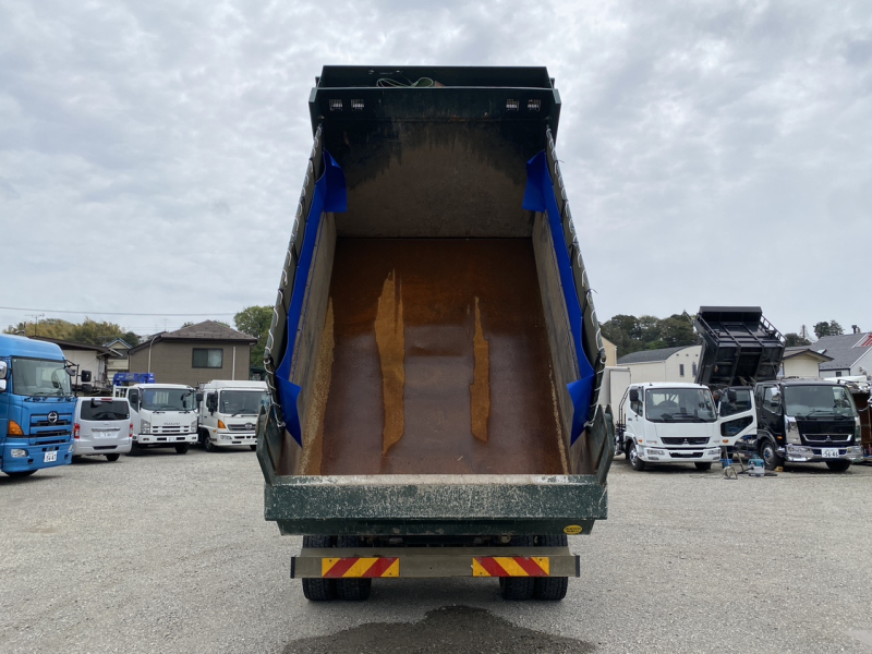 H27年式 中型増tダンプAT車予備検付|中古トラックの販売・買取・査定のアイナビ