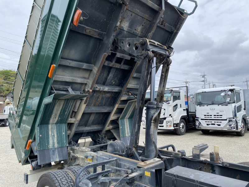 H27年式 中型増tダンプAT車予備検付|中古トラックの販売・買取・査定のアイナビ