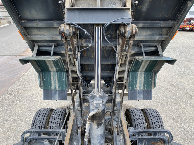 H27年式 中型増tダンプAT車予備検付|中古トラックの販売・買取・査定のアイナビ