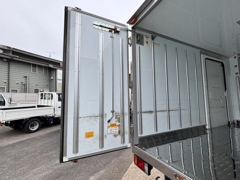10尺 ショート 冷蔵冷凍車 菱重-5℃ 積載1500kg|中古トラックの販売・買取・査定のアイナビ