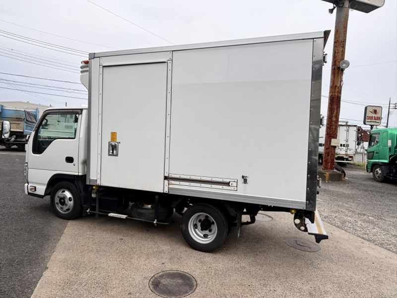 10尺 ショート 冷蔵冷凍車 菱重-5℃ 積載1500kg|中古トラックの販売・買取・査定のアイナビ