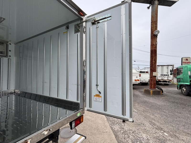 10尺 ショート 冷蔵冷凍車 菱重-5℃ 積載1500kg|中古トラックの販売・買取・査定のアイナビ