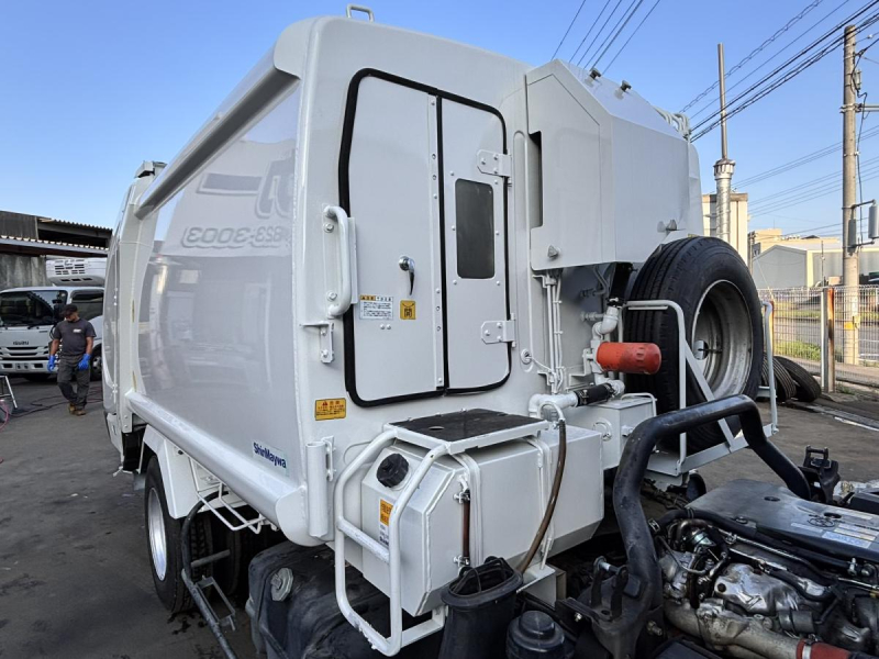 ワイド幅 プレス式パッカー車 新明和製6.0立米|中古トラックの販売・買取・査定のアイナビ