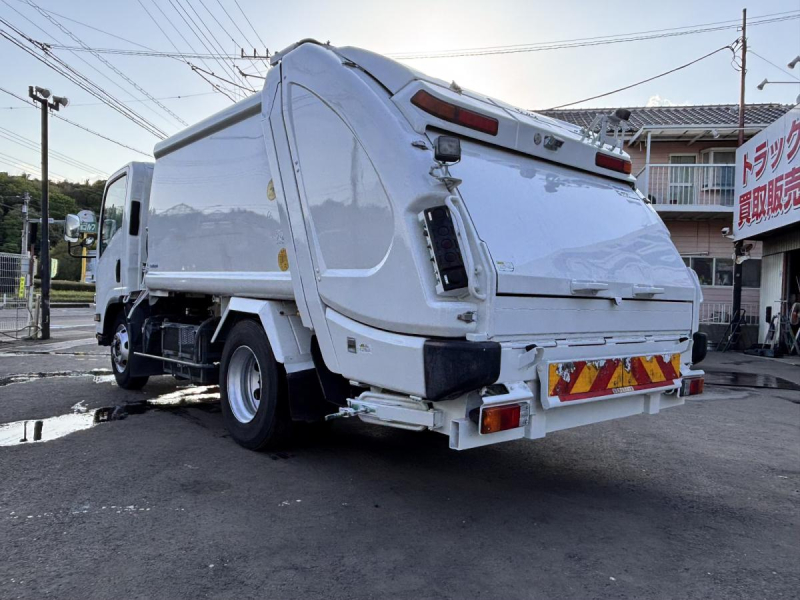 ワイド幅 プレス式パッカー車 新明和製6.0立米|中古トラックの販売・買取・査定のアイナビ