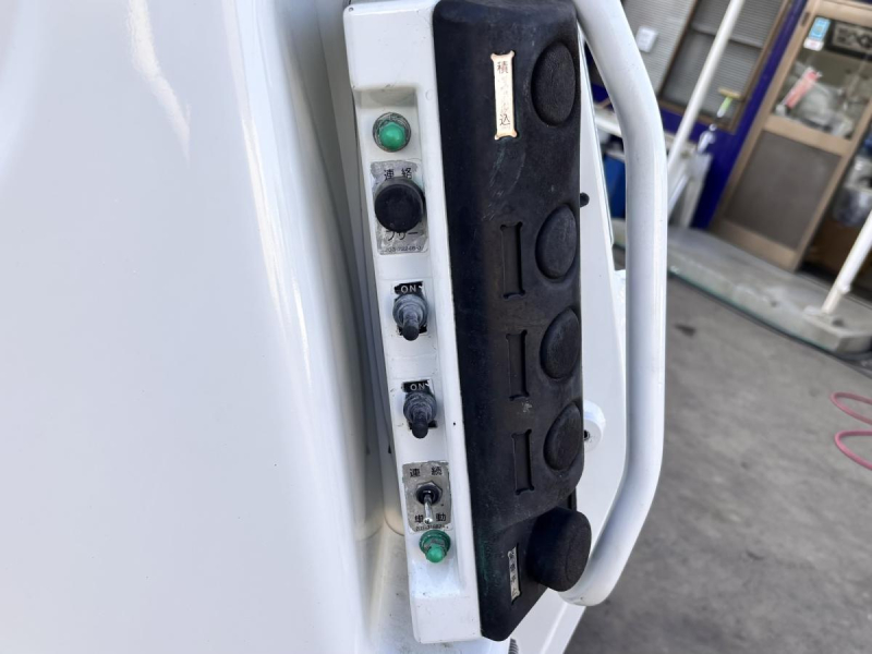 ワイド幅 プレス式パッカー車 新明和製6.0立米|中古トラックの販売・買取・査定のアイナビ