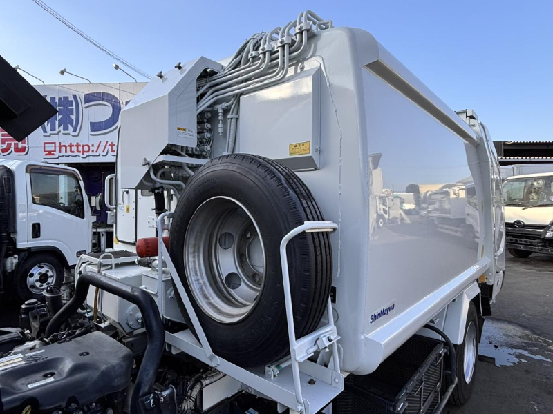 ワイド幅 プレス式パッカー車 新明和製6.0立米|中古トラックの販売・買取・査定のアイナビ