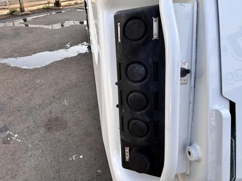 ワイド幅 プレス式パッカー車 新明和製6.0立米|中古トラックの販売・買取・査定のアイナビ