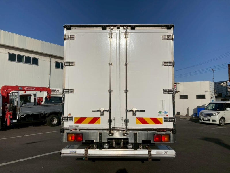 冷蔵冷凍車2.5トン積載低温格納PG6300ボディワイド左サイド扉|中古トラックの販売・買取・査定のアイナビ