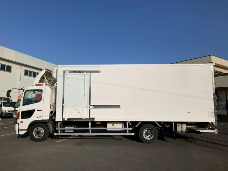 冷蔵冷凍車2.5トン積載低温格納PG6300ボディワイド左サイド扉|中古トラックの販売・買取・査定のアイナビ
