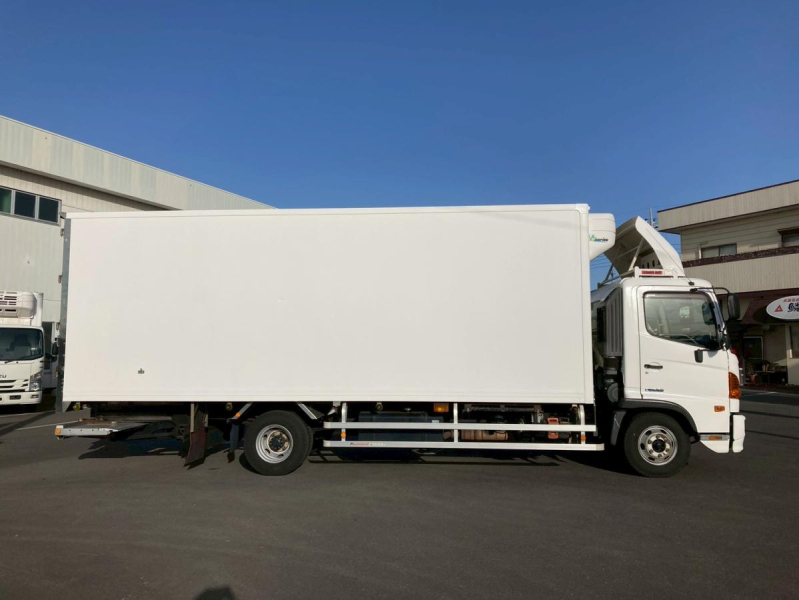 冷蔵冷凍車2.5トン積載低温格納PG6300ボディワイド左サイド扉|中古トラックの販売・買取・査定のアイナビ