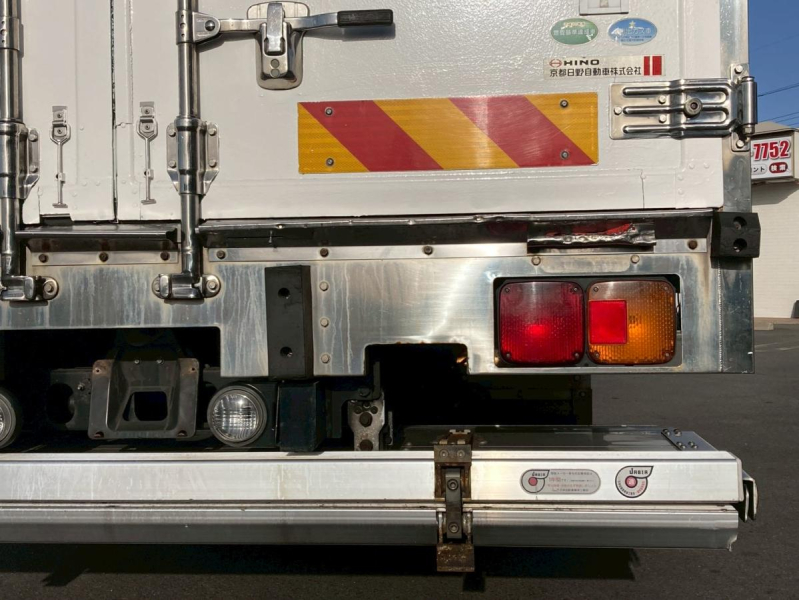 冷蔵冷凍車2.5トン積載低温格納PG6300ボディワイド左サイド扉|中古トラックの販売・買取・査定のアイナビ