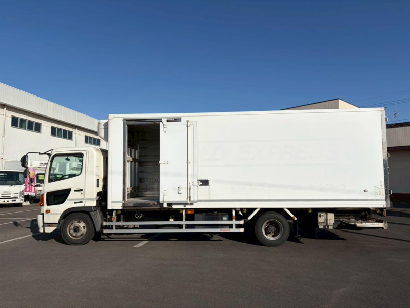冷蔵冷凍車後輪エアサス-30℃6200標準格納PG左サイド扉|中古トラックの販売・買取・査定のアイナビ