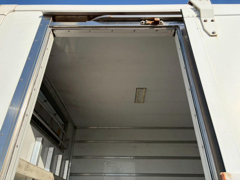 冷蔵冷凍車後輪エアサス-30℃6200標準格納PG左サイド扉|中古トラックの販売・買取・査定のアイナビ