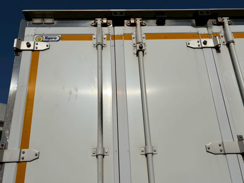 冷蔵冷凍車後輪エアサス-30℃6200標準格納PG左サイド扉|中古トラックの販売・買取・査定のアイナビ