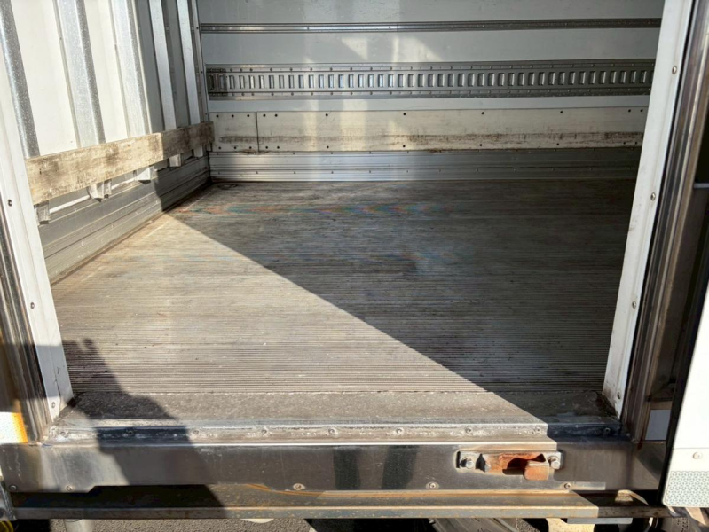 冷蔵冷凍車後輪エアサス-30℃6200標準格納PG左サイド扉|中古トラックの販売・買取・査定のアイナビ