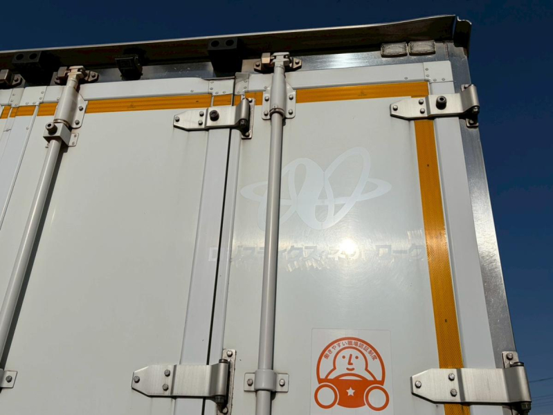 冷蔵冷凍車後輪エアサス-30℃6200標準格納PG左サイド扉|中古トラックの販売・買取・査定のアイナビ