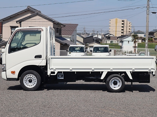 平ボディ　積載1、5t　車両総重量3285KG　ジャストロー|中古トラックの販売・買取・査定のアイナビ