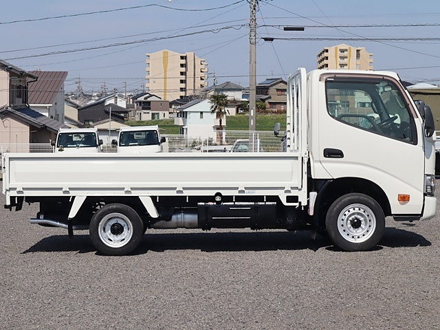 平ボディ　積載1、5t　車両総重量3285KG　ジャストロー|中古トラックの販売・買取・査定のアイナビ