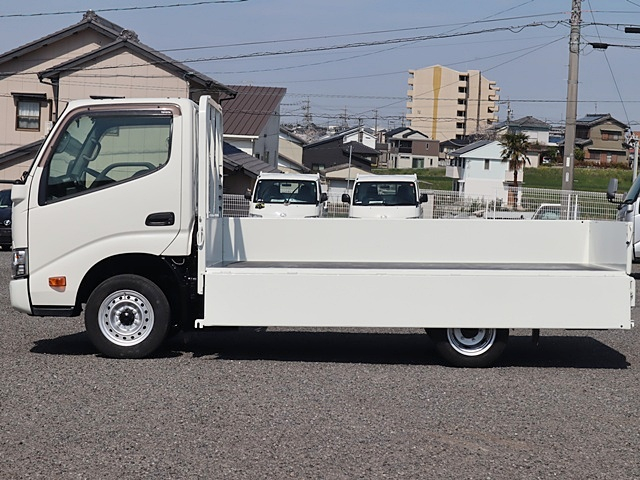 平ボディ　積載1、5t　車両総重量3285KG　ジャストロー|中古トラックの販売・買取・査定のアイナビ