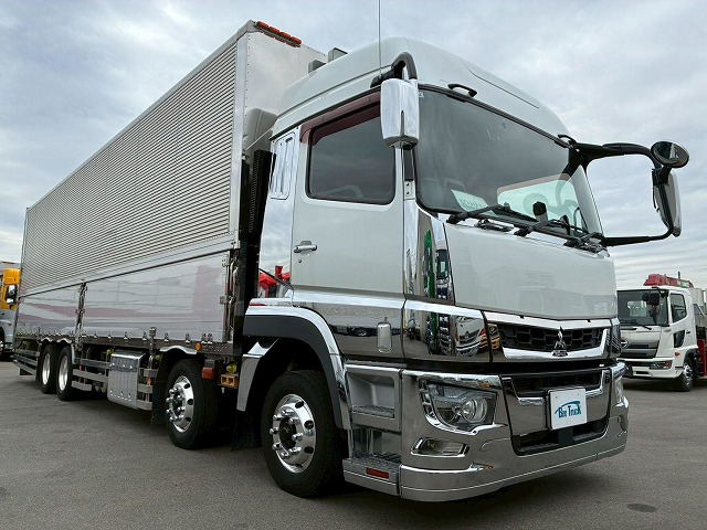 ハイルーフ8×44軸低床2デフシフトパイロットAT|中古トラックの販売・買取・査定のアイナビ