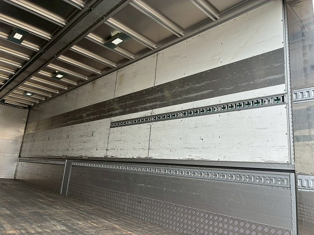 ハイルーフ8×44軸低床2デフシフトパイロットAT|中古トラックの販売・買取・査定のアイナビ