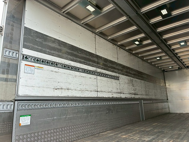 ハイルーフ8×44軸低床2デフシフトパイロットAT|中古トラックの販売・買取・査定のアイナビ