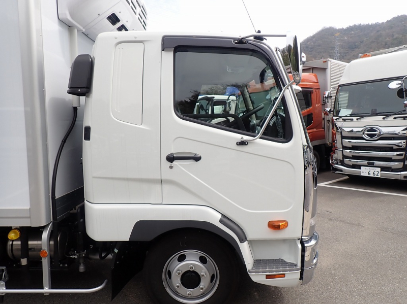 加温機能付 -30℃～30℃設定 62ワイド 格納PG 240PS 6速|中古トラックの販売・買取・査定のアイナビ